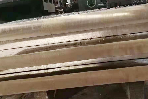 焊條對零件的壓力和通過電流加熱